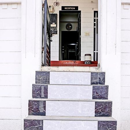 Hotel O White Palace Hotel راجكوت المظهر الخارجي الصورة