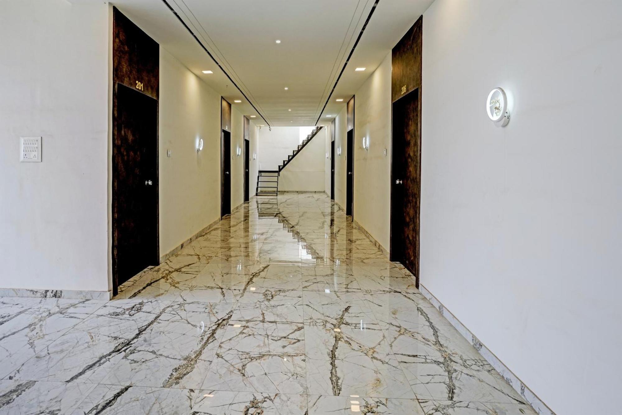 Hotel O White Palace Hotel راجكوت المظهر الخارجي الصورة