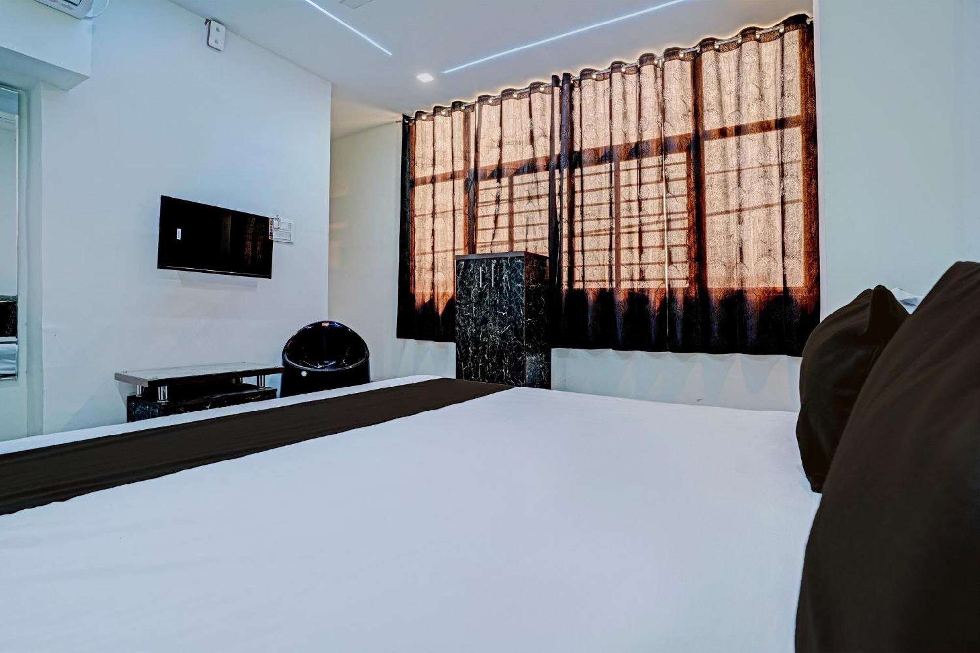 Hotel O White Palace Hotel راجكوت المظهر الخارجي الصورة