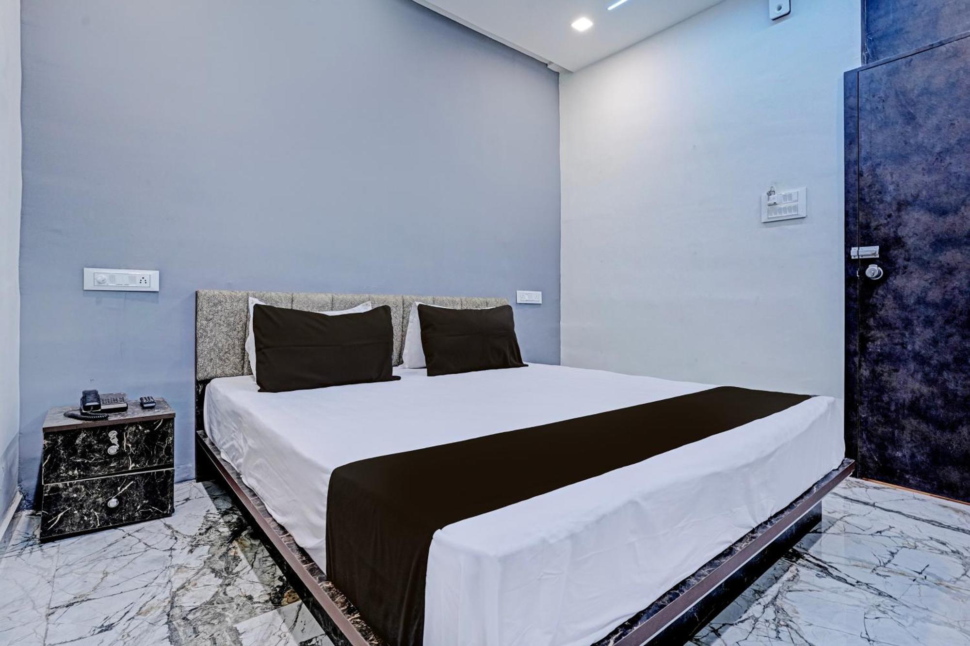 Hotel O White Palace Hotel راجكوت المظهر الخارجي الصورة