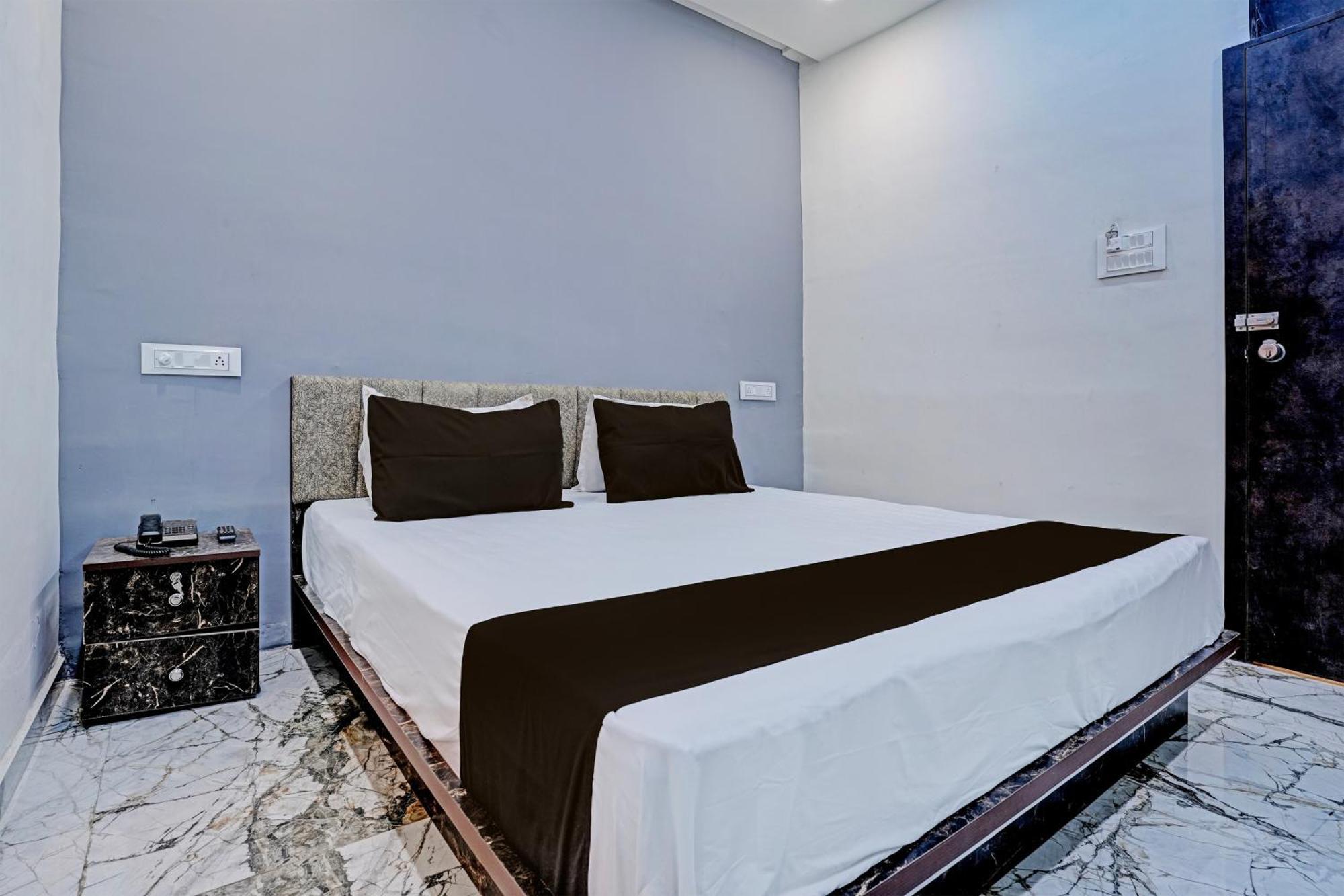 Hotel O White Palace Hotel راجكوت المظهر الخارجي الصورة