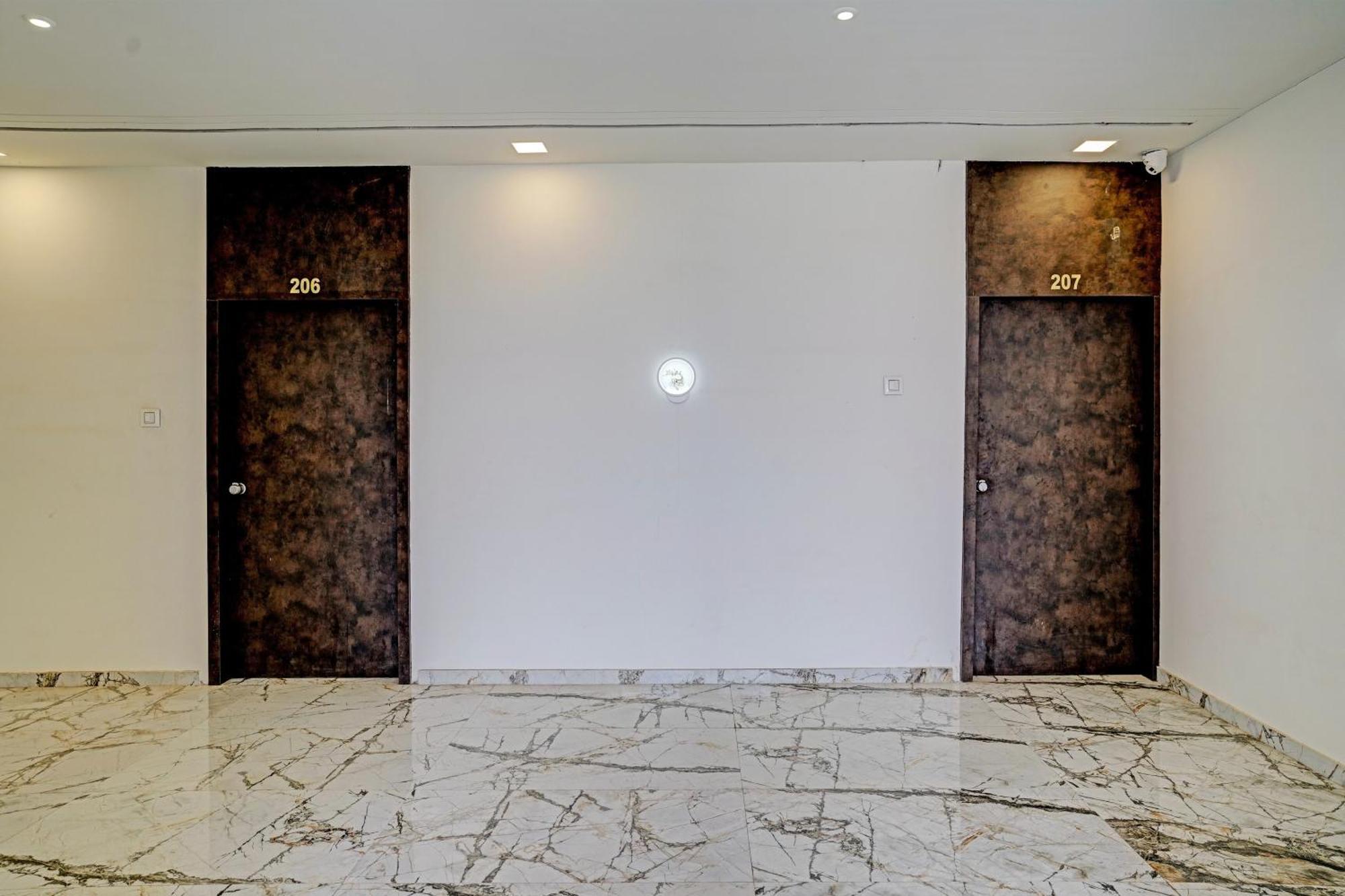 Hotel O White Palace Hotel راجكوت المظهر الخارجي الصورة